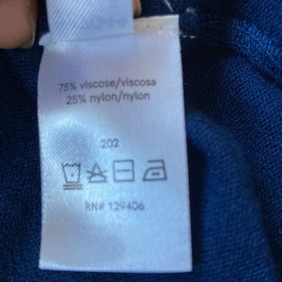 VENUS light sweater material top size M navy vneck - Picture 4 of 6